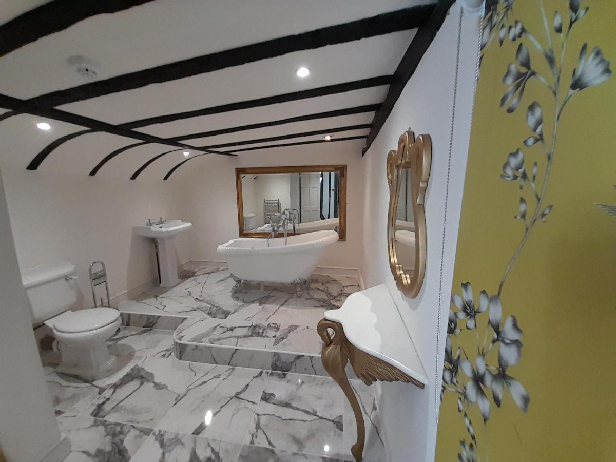 Stone Court House Hotel Maidstone Bagian luar foto
