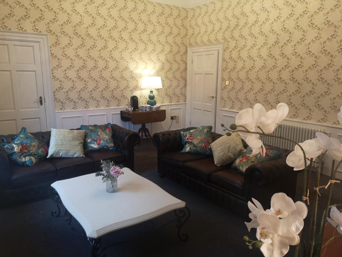 Stone Court House Hotel Maidstone Bagian luar foto