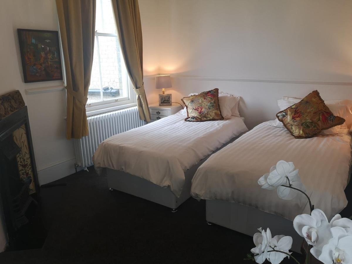 Stone Court House Hotel Maidstone Bagian luar foto