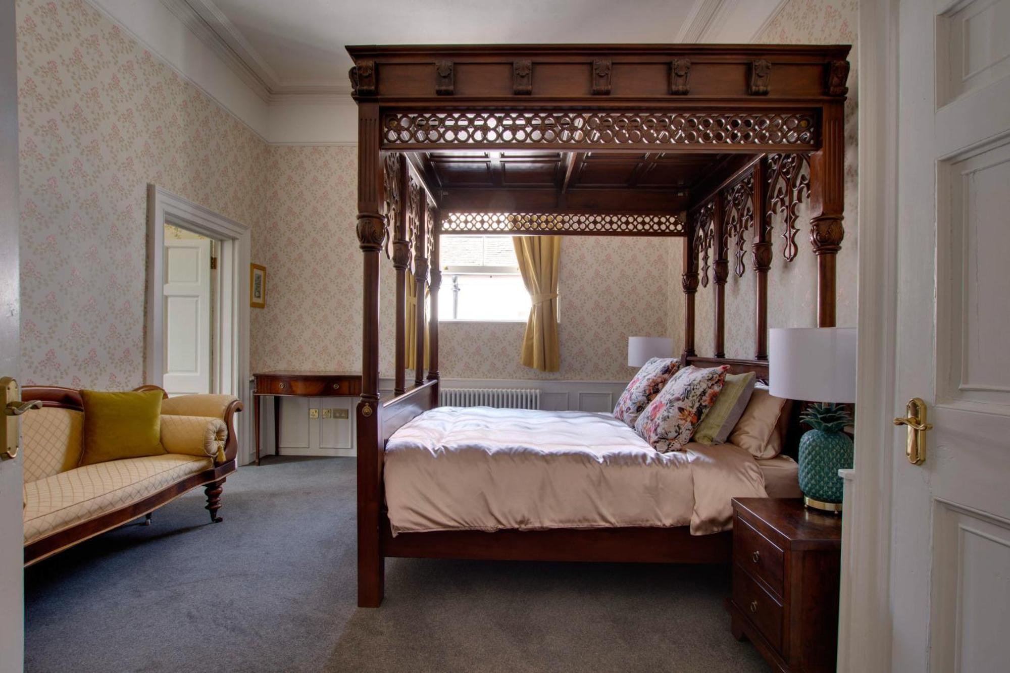 Stone Court House Hotel Maidstone Bagian luar foto