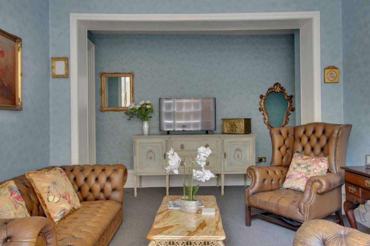 Stone Court House Hotel Maidstone Bagian luar foto