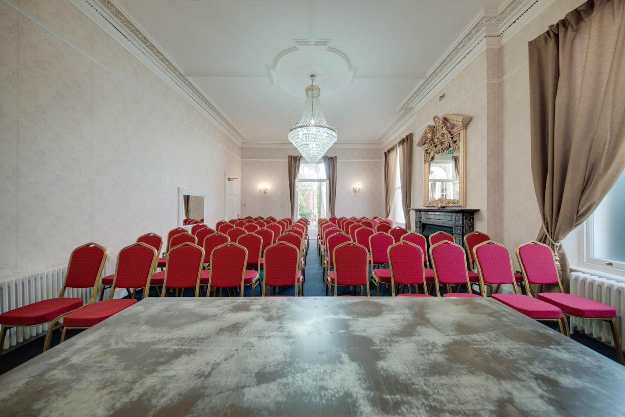 Stone Court House Hotel Maidstone Bagian luar foto