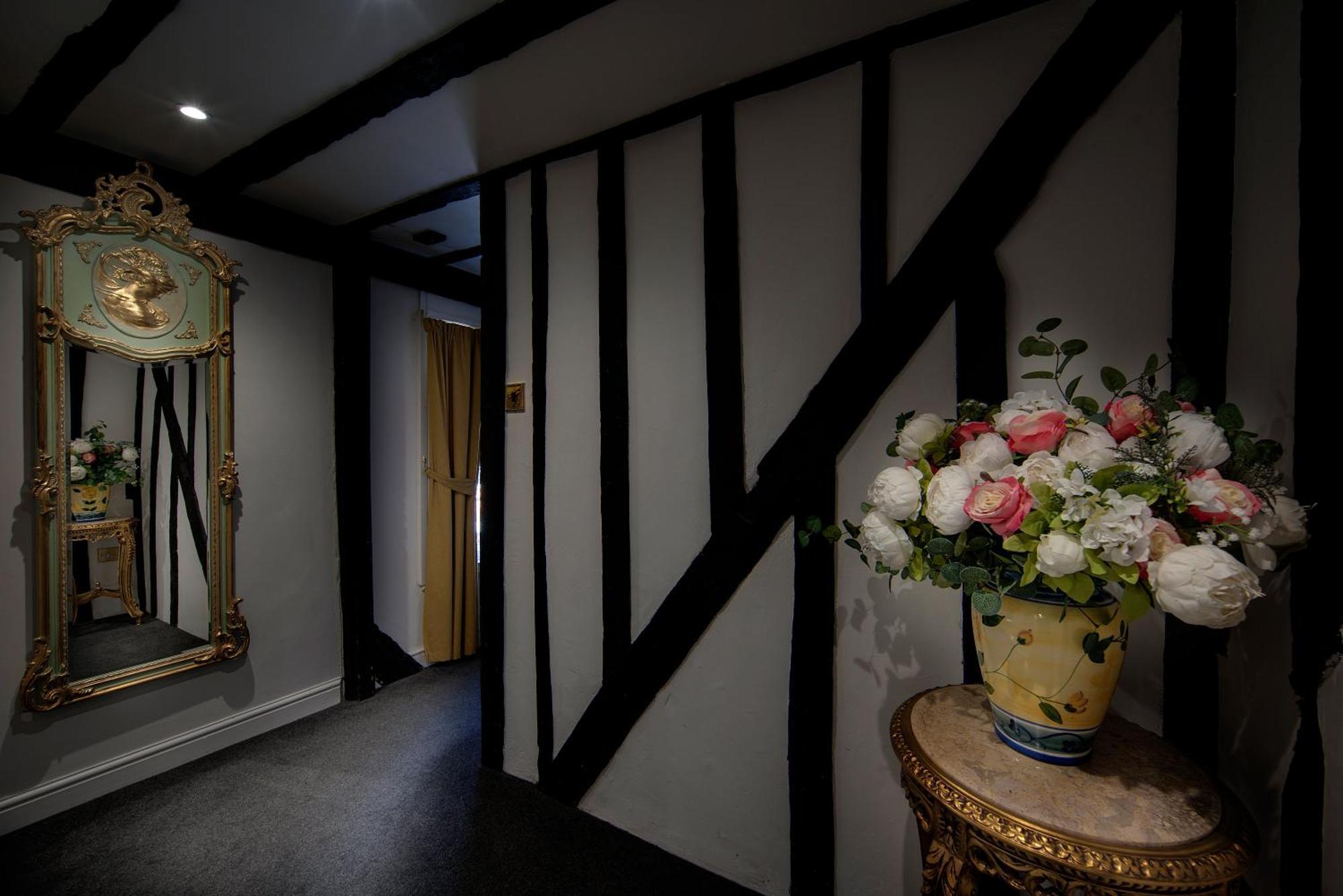 Stone Court House Hotel Maidstone Bagian luar foto