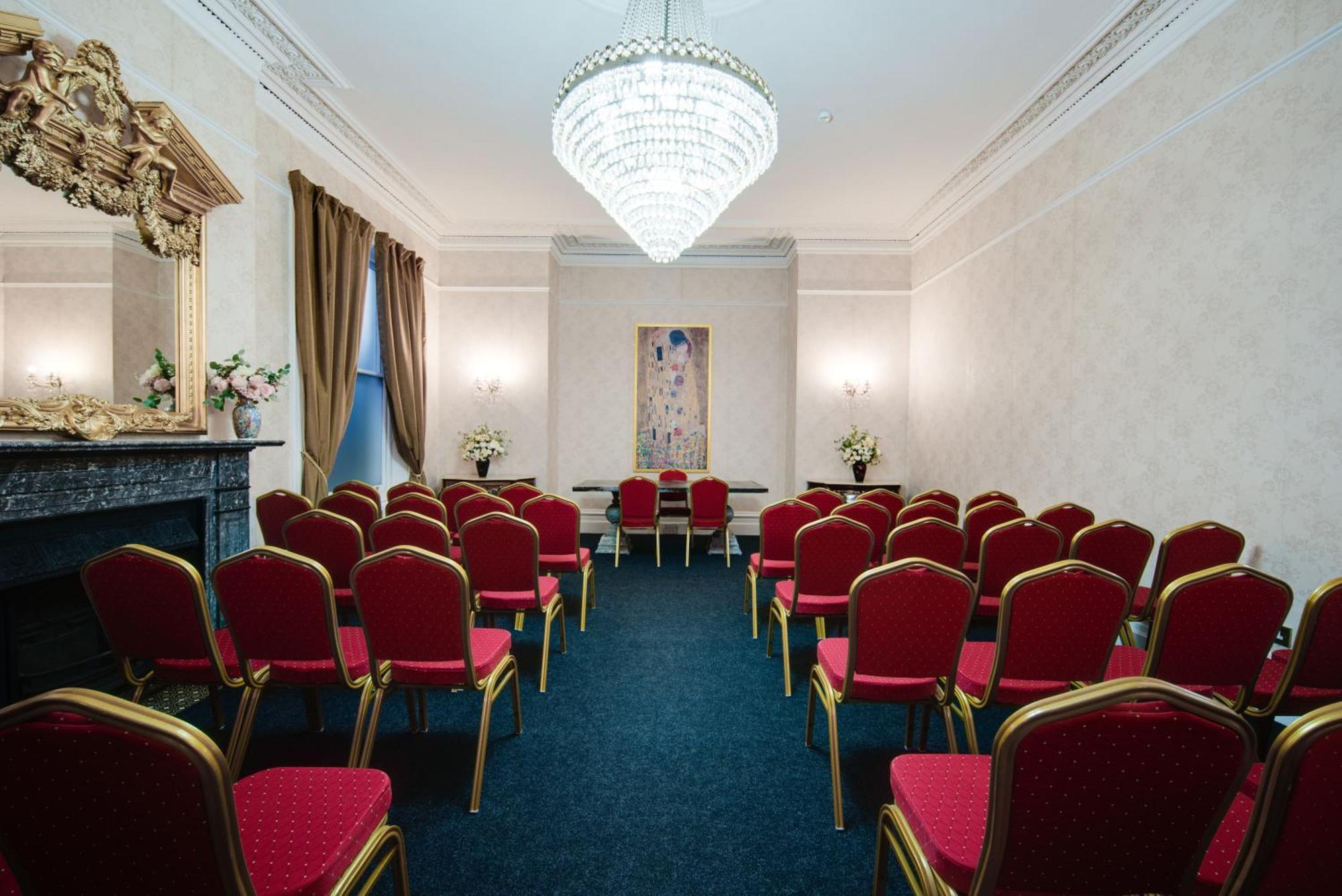 Stone Court House Hotel Maidstone Bagian luar foto